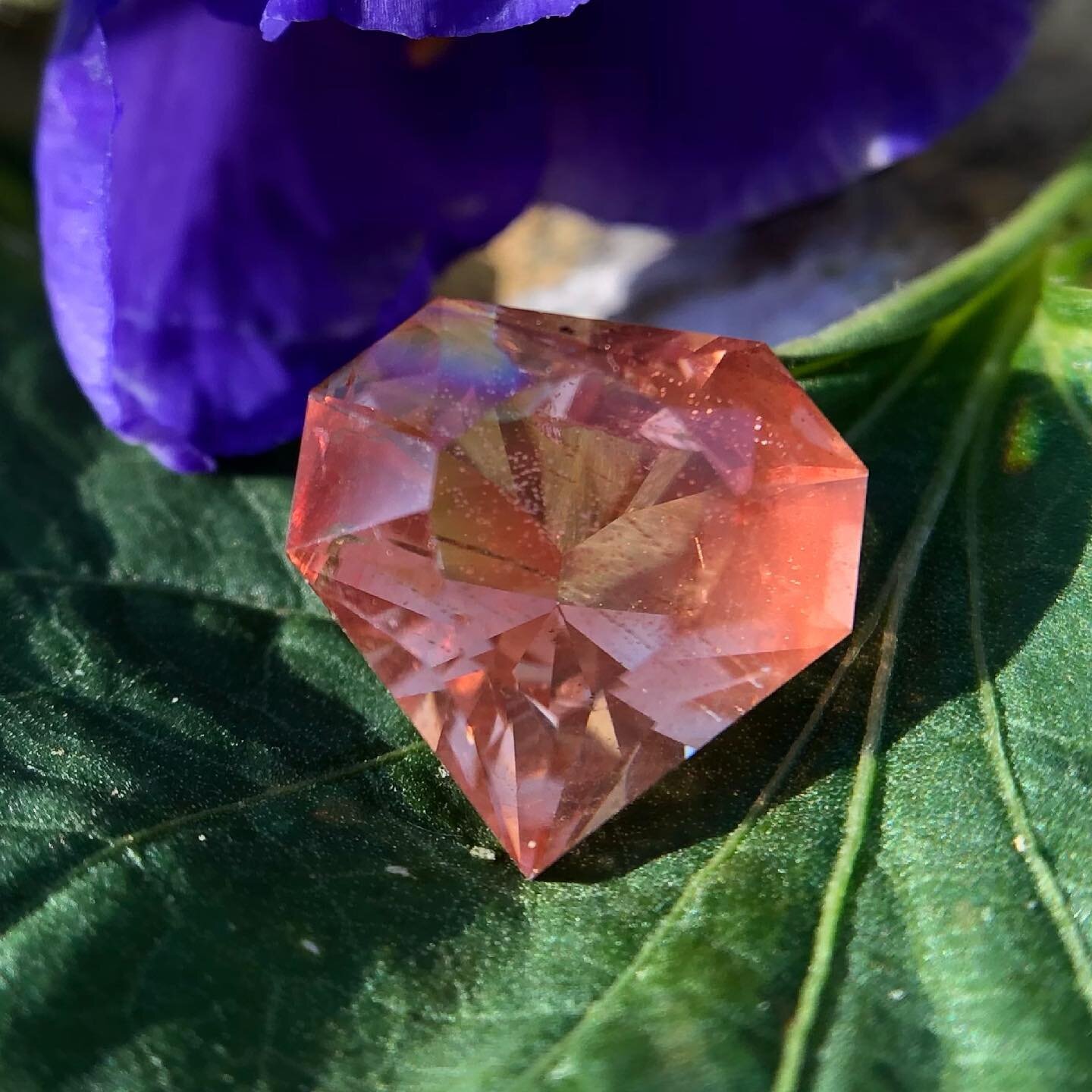 3.5ct Oregon sunstone by me, @steadygems! Available for custom design. 💖 
This gem is packed full of sparkling schiller. Check the videos over at @steadygems to see this beauty in action. 
Message to claim.
