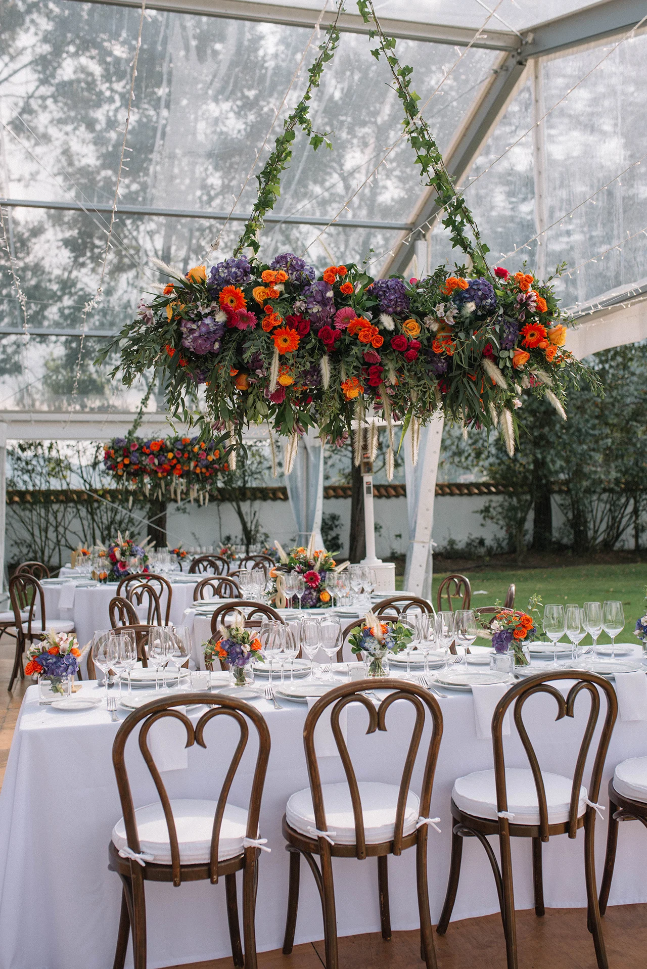 julieth-bravo-wedding-planner-bogota-destino-hacienda-fagua-arreglos-aereos-matrimonio-destination-wedding-decor-setup.JPG