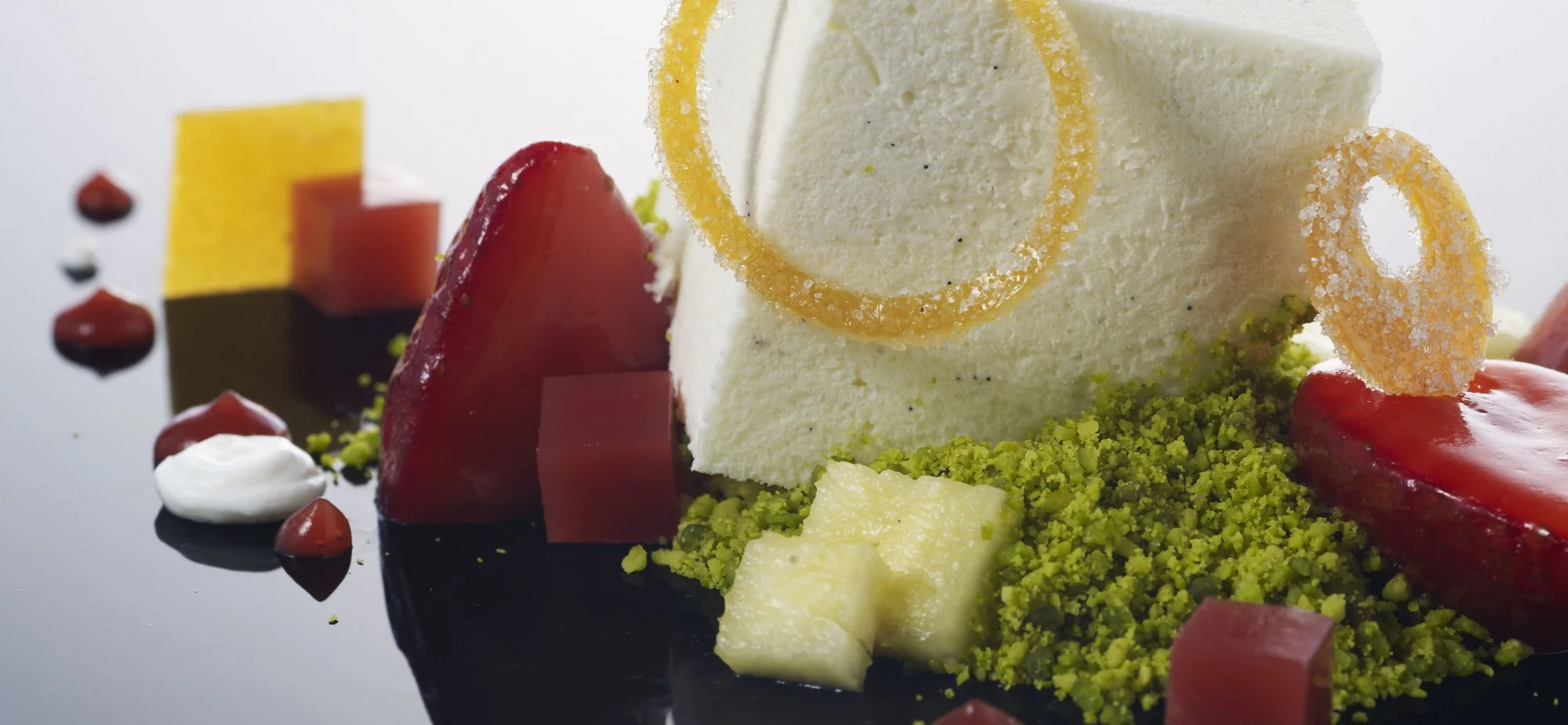 Yoghurt, Berries & Pistachio
