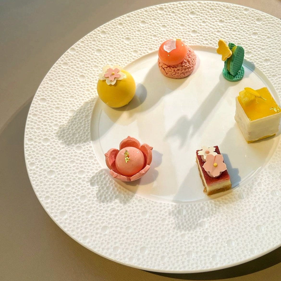 Van Cleef & Arpel Spring Sweet Bites