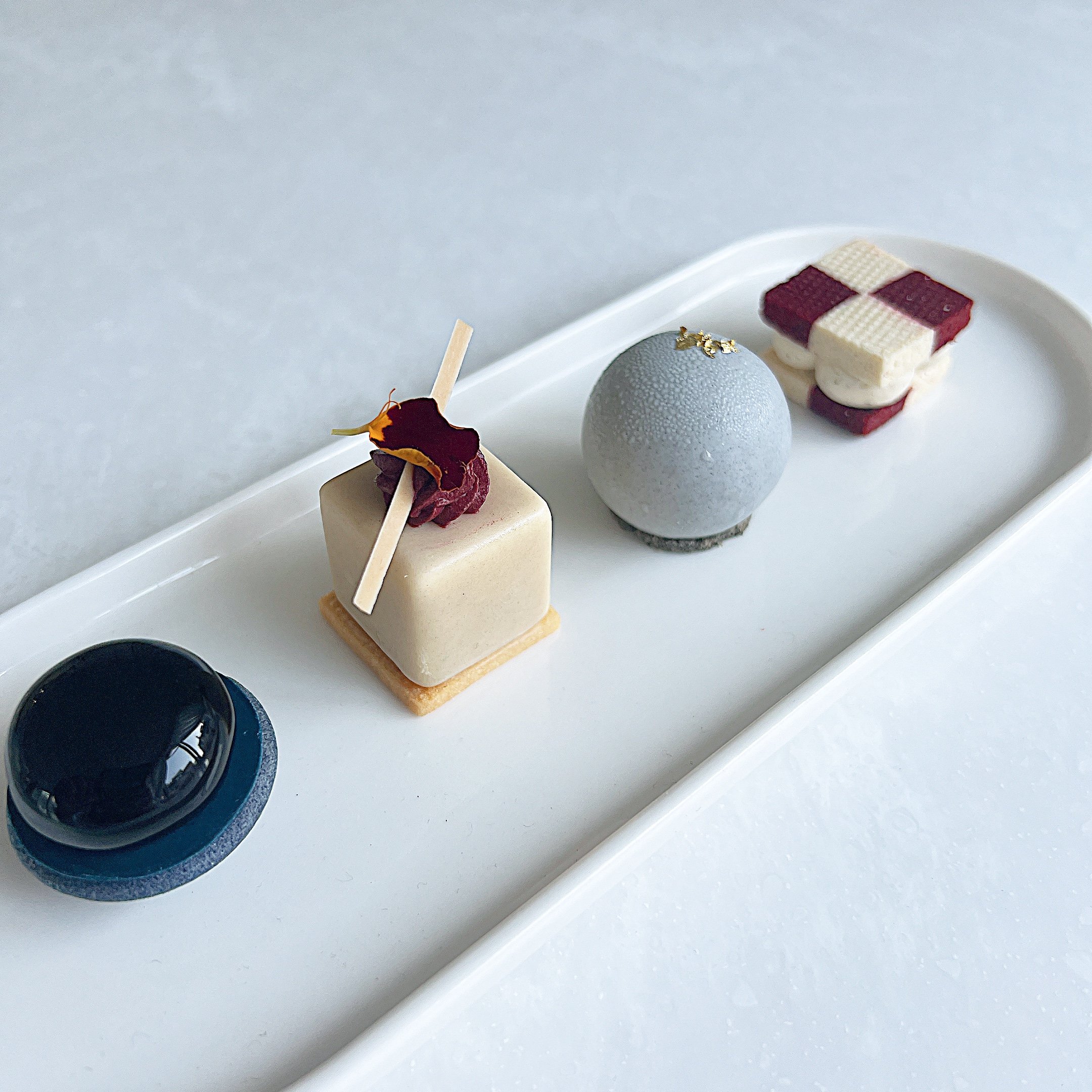 BOTTEGA VENETA Sweet Canapes