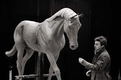 Charlie Langton working on his clay model of Yeats, a champion stallion.