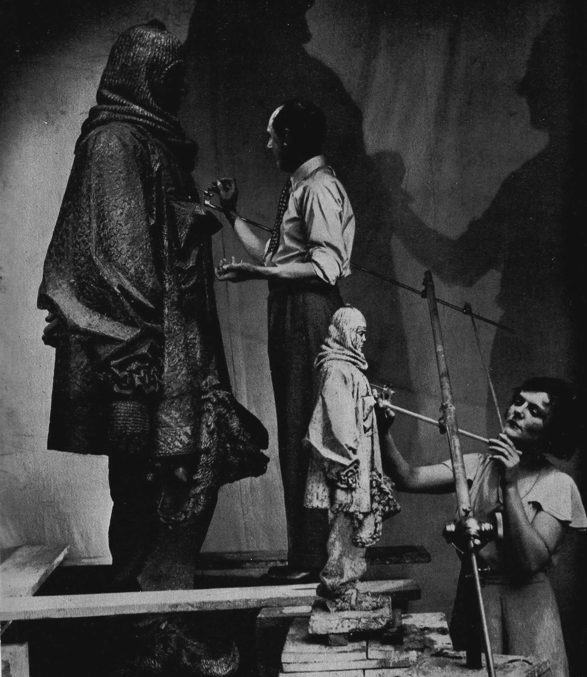 Image from Jagger's book showing use of the Pantograph to enlarge a sculpture in clay.