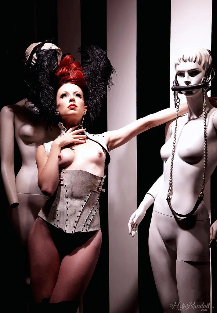 Holly_Ruffle-My-Feathers_Miss-Crash_low_0074.jpg