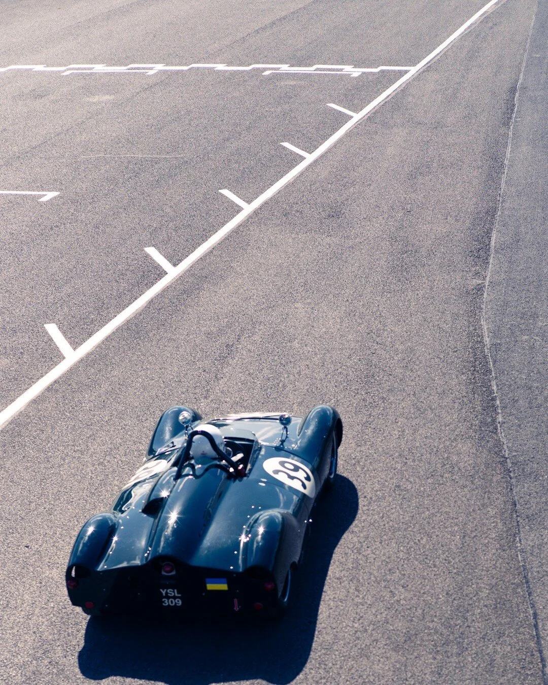 1956 Cooper-Climax T39 'Bobtail' Goodwood Members meeting 2022
Driver - Bailey, Tim

#goodwood #goodwoodmembersmeeting #cooperclimax #vintagecars #historicmotoracing#motoracing #goodwoodmembersmeeting #