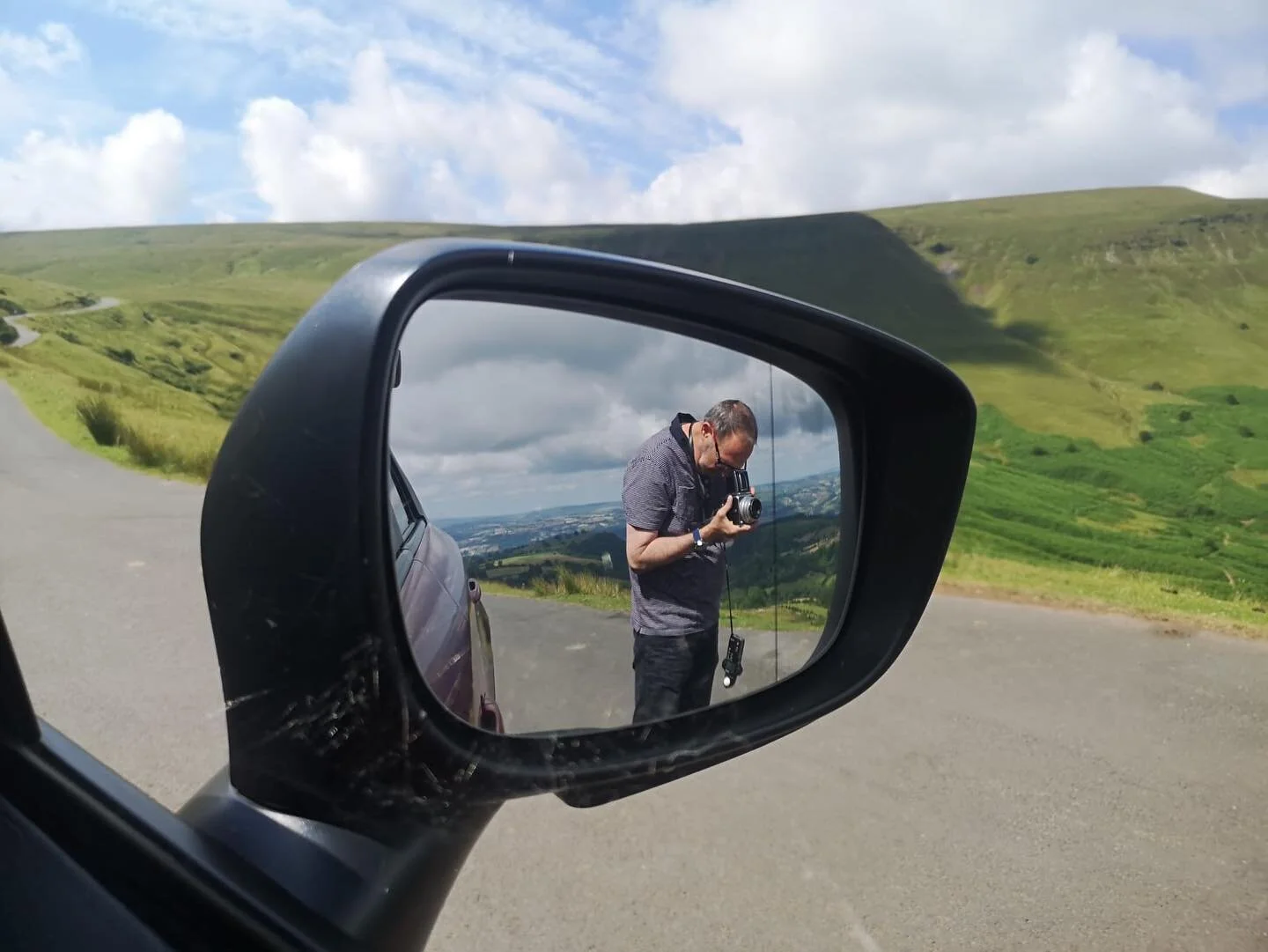 Photographer at work. 

#filmphotography #filmisnotdead #hasselblad #hasselblad500c #hayonwye #haybluff #herefordshire #uk #blackandwhitephotography #feflectionphotography #landscapephotography