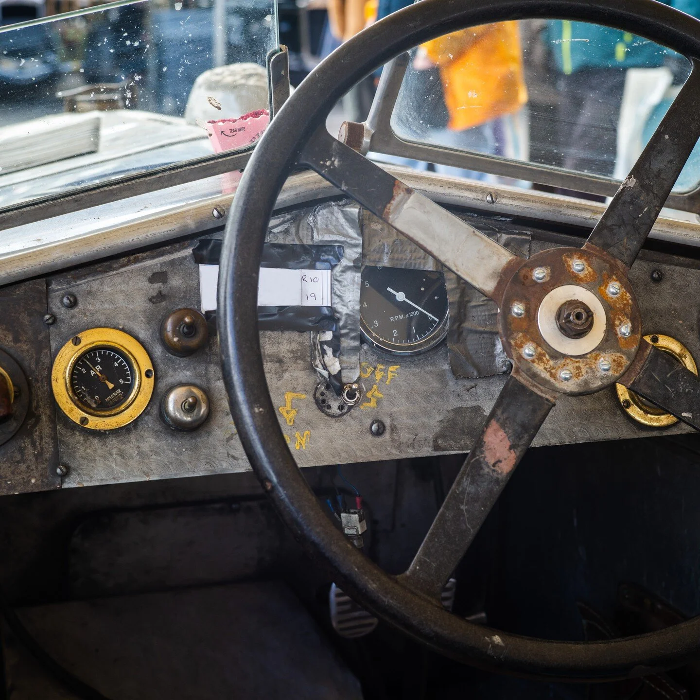 Goodwood Motor Racing.

#frazernash #historicracingcars #cardashboards #vitageracingcars#leica#leicam240 #goodwoodrevival#goodwoodmembersmeeting.#goodwood2022