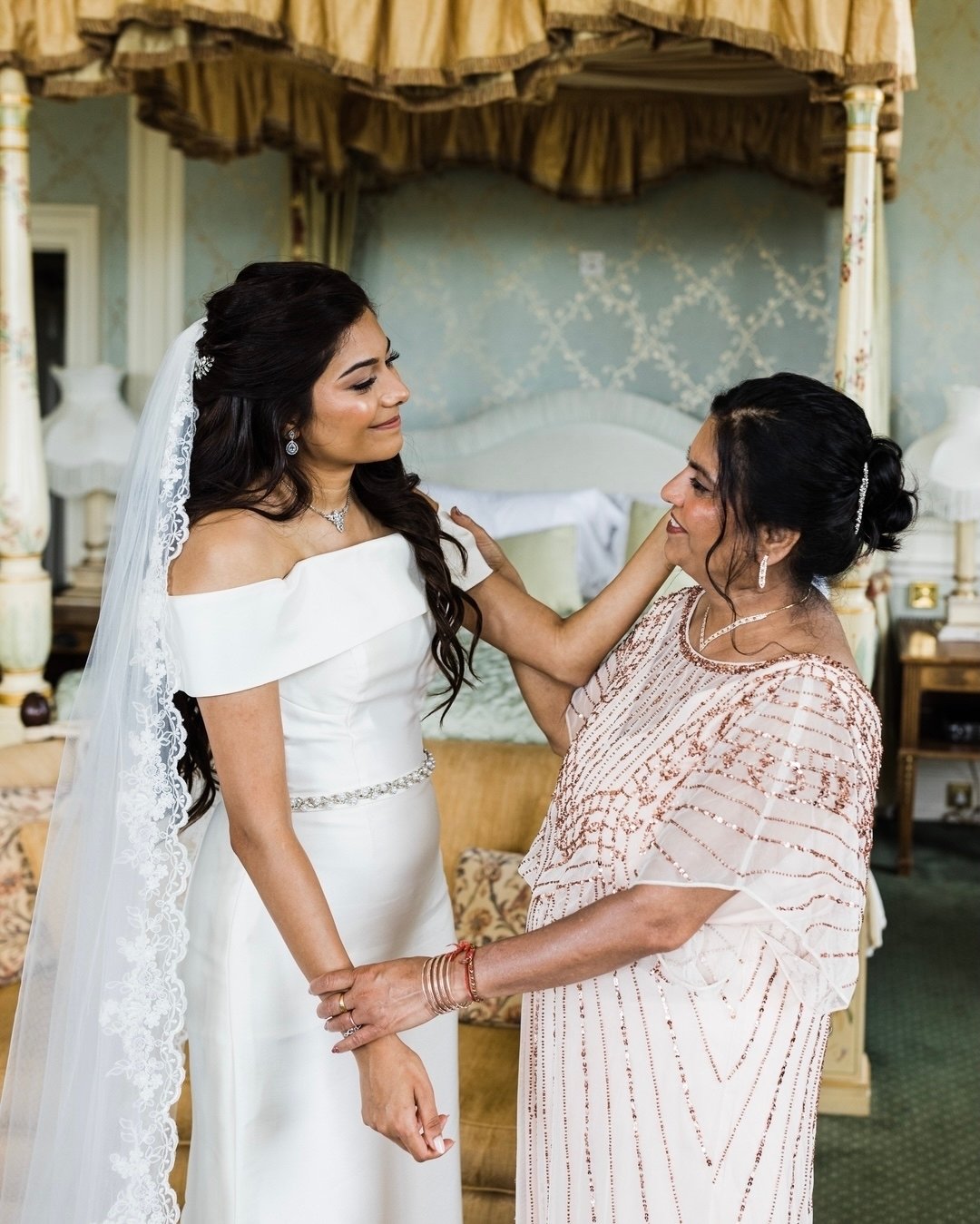 The last moments of getting ready include so many touching family moments, it&rsquo;s not all about hair,makeup and outfit!

 #fringephotography #weddingtips #londonweddingphotographer #beautifulweddingphotography #weddinginspiration #weddingplanner 