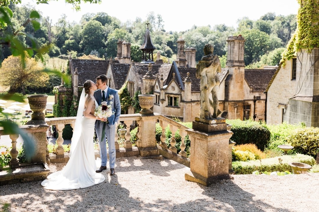 Venues this stunning and couples this happy deserve shots like this ❤️

Shot whilst freelancing for @pinkdaisyweddings

 #fringephotography #weddingtips #londonweddingphotographer #beautifulweddingphotography #weddinginspiration #weddingplanner #brid