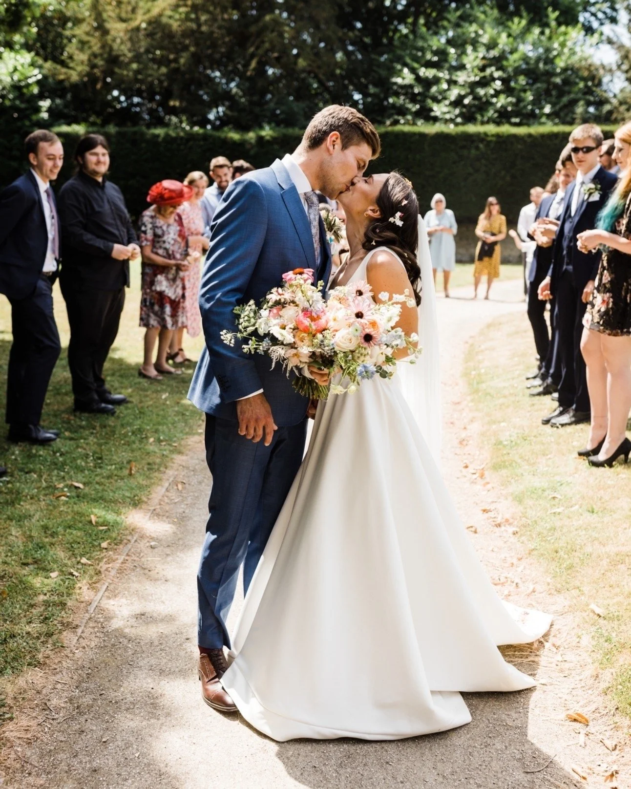 Why not add in a little kiss at the end or in the middle of your confetti line? Makes for a great shot! 

#fringephotography #weddingtips #londonweddingphotographer #luxuryweddingphotography #weddinginspiration #weddingplanner #bridetobe2026 #classic