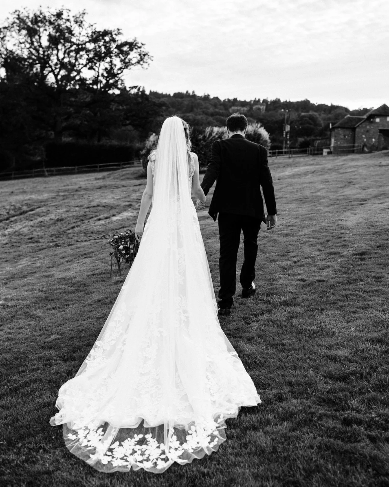 Going off for a small walk on your own is such a nice way to reconnect on a very busy day, and a purposeful moment of just the two of you together.

 #fringephotography #weddingtips #londonweddingphotographer #luxuryweddingphotography #weddinginspira
