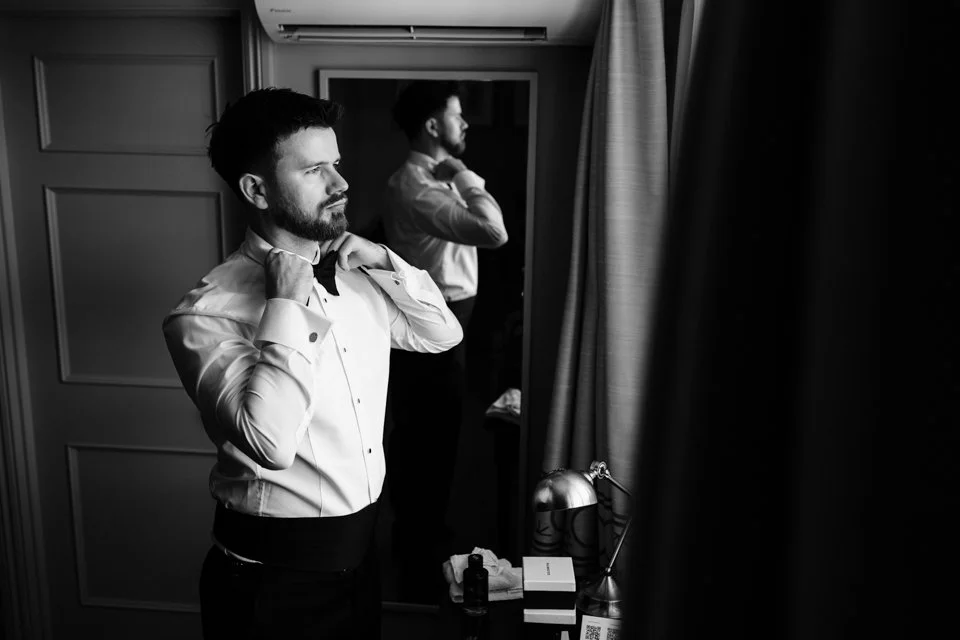  Groom getting ready at Richmond hill hotel  
