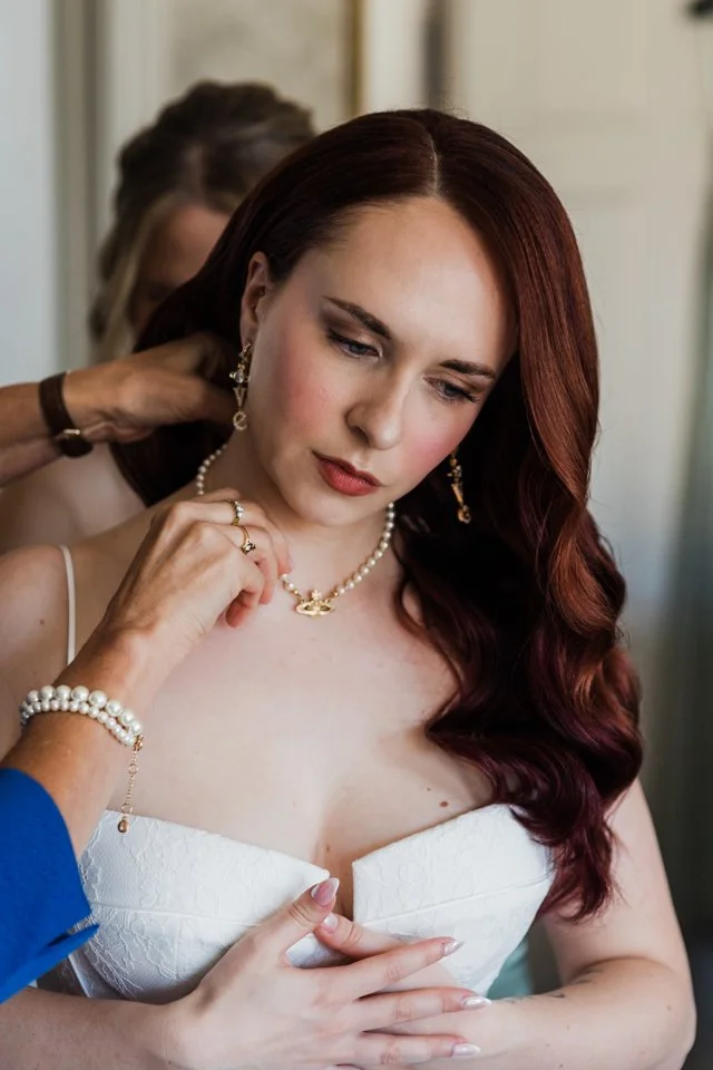  Bride getting ready at Richmond hill hotel  