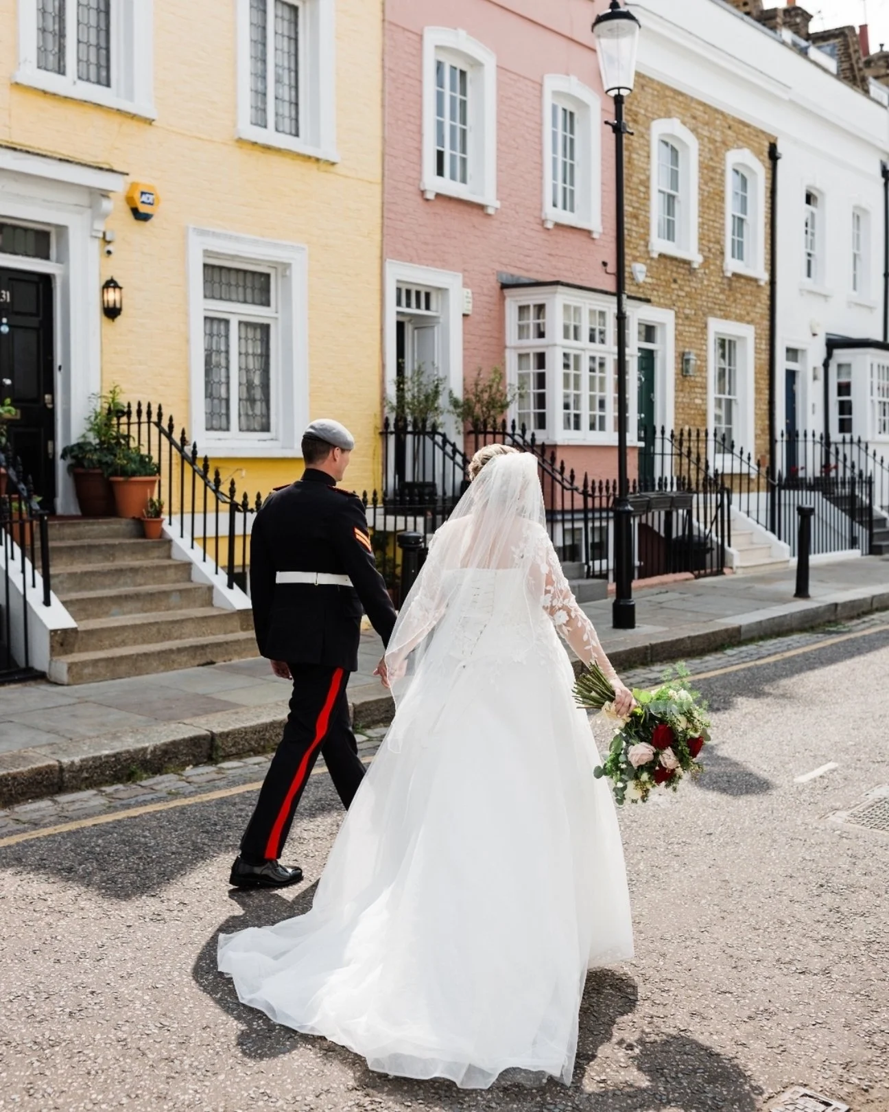 Walking through the colourful streets of Chelsea is a highlight for any Chelsea wedding!
 #fringephotography #weddingtips #londonweddingphotographer #luxuryweddingphotography #weddinginspiration #weddingplanner #bridetobe2026 #classicweddingphotogra