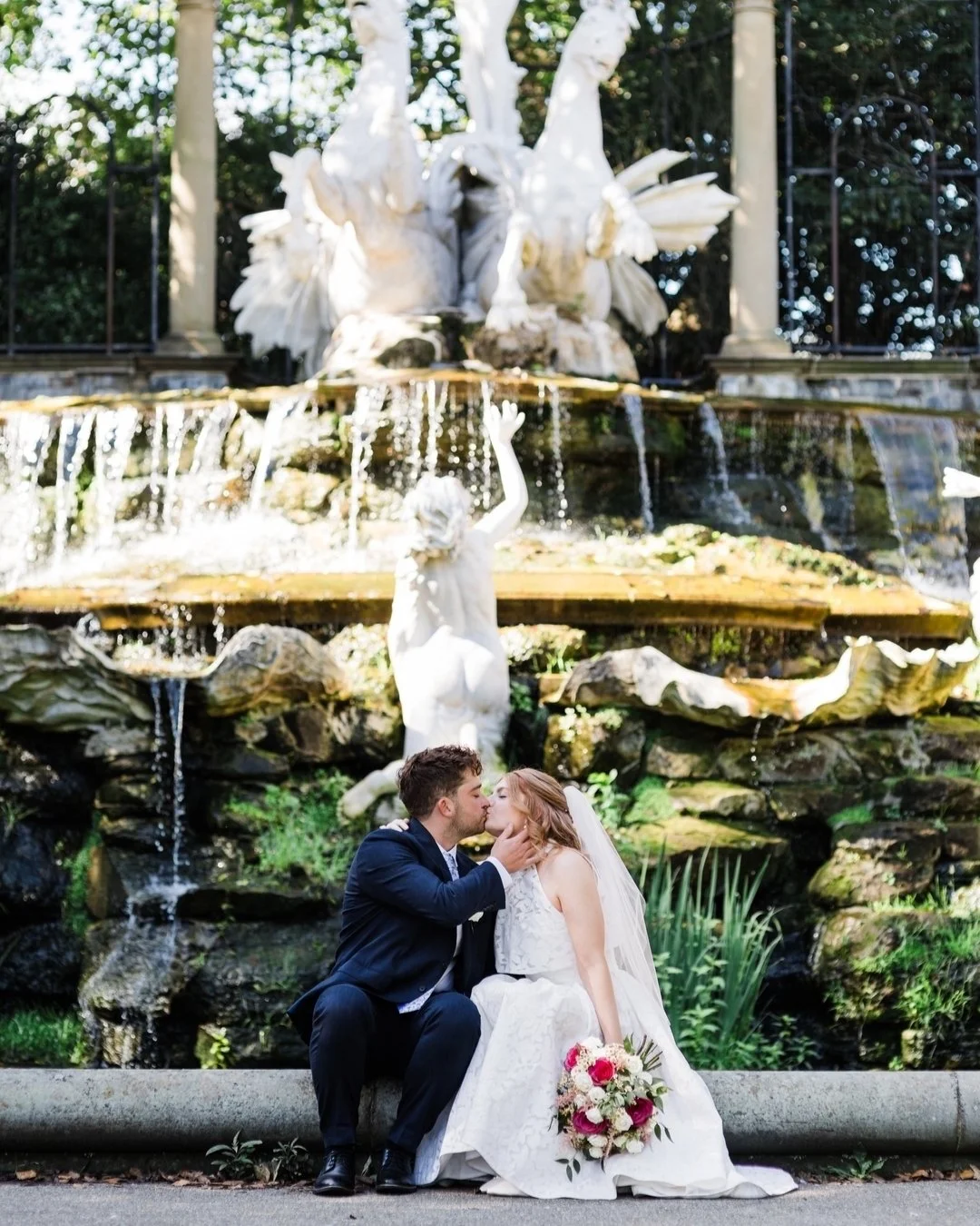 Sometimes there are stunning locations just a stones throw from where you get married. I love showing them to you and watch you discover them!
Made even better when the sun makes an appearance!
 #fringephotography #weddingtips #londonweddingphotogr