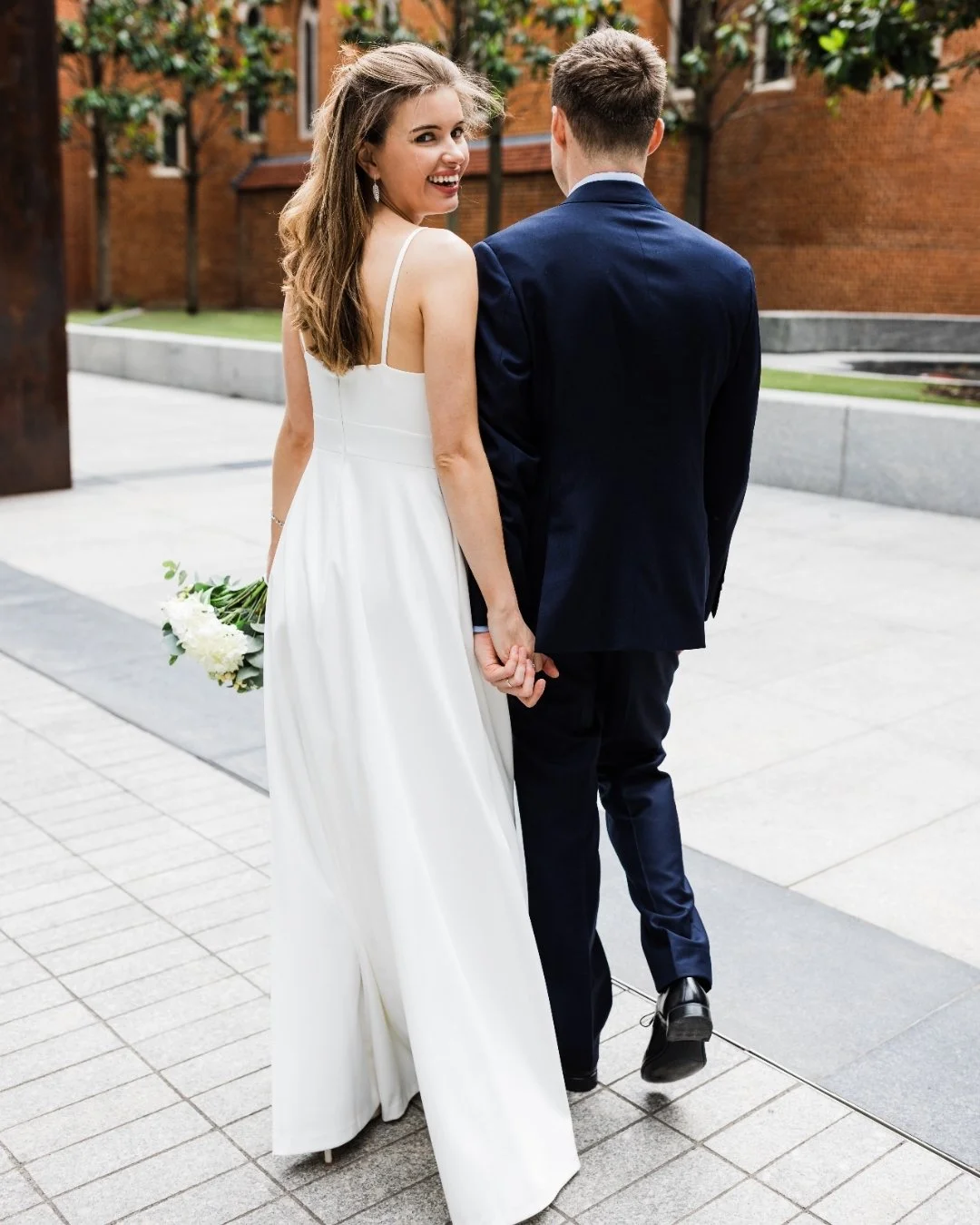 Surprisingly you can always find a quiet street/area in central London where it looks as if you&rsquo;re the only ones there! 

#fringephotography #weddingtips #londonweddingphotographer #luxuryweddingphotography #weddinginspiration #weddingplanner #