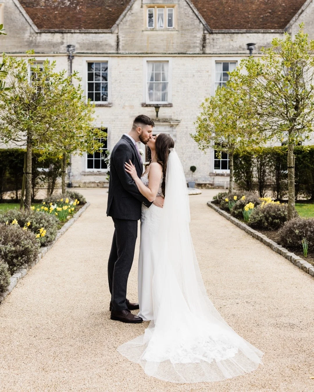 Beautiful simplicity means your images stay timeless.

#fringephotography #weddingtips #londonweddingphotographer #luxuryweddingphotography #weddinginspiration #weddingplanner #bridetobe2026 #classicweddingphotography #bridetobe #instawedding #natura