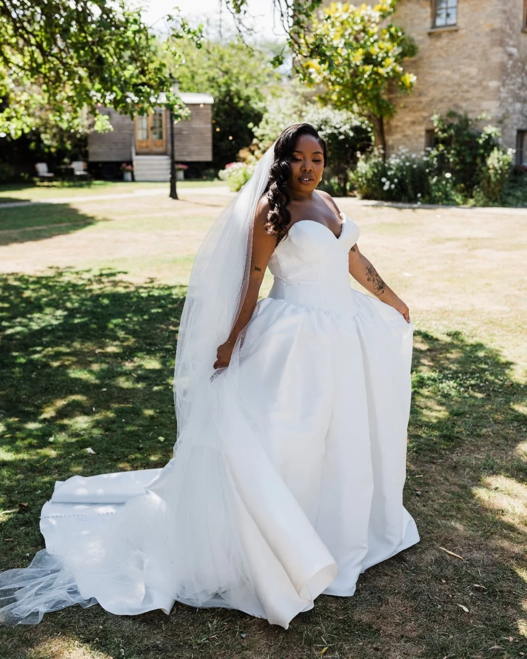 Beautiful bridal portraits always include movement for me 

 #fringephotography #tythebarnlaunton #weddingtips #londonweddingphotographer #luxuryweddingphotography #weddinginspiration #weddingplanner #bridetobe2026 #classicweddingphotography #brideto