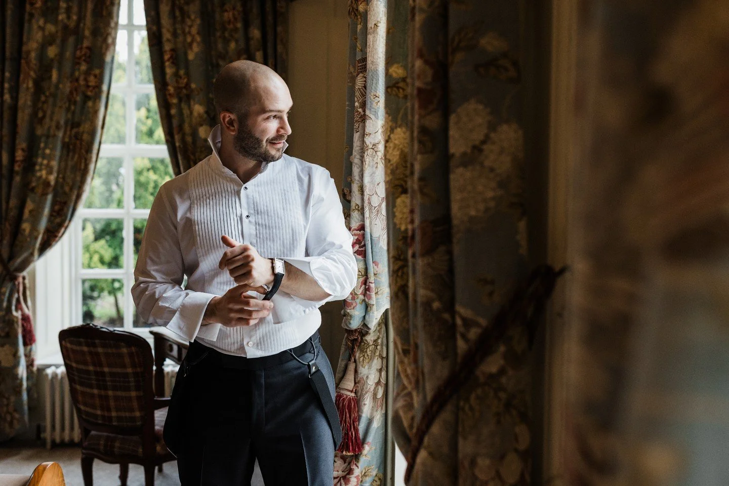 Groom prep window light 

#fringephotography #weddingtips #londonweddingphotographer #luxuryweddingphotography #weddinginspiration #weddingplanner #bridetobe2026 #classicweddingphotography #bridetobe #instawedding #naturalweddingphotography #bridetob