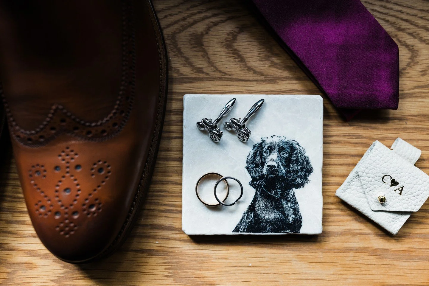 I love making detail shots more personal and meaningful, this coaster had a gorgeous portrait of the couple&rsquo;s dog so was the perfect thing to use! 

#romanticweddingphotography #candidweddingphotography #mydreamwedding #chicwedding #relaxedwedd