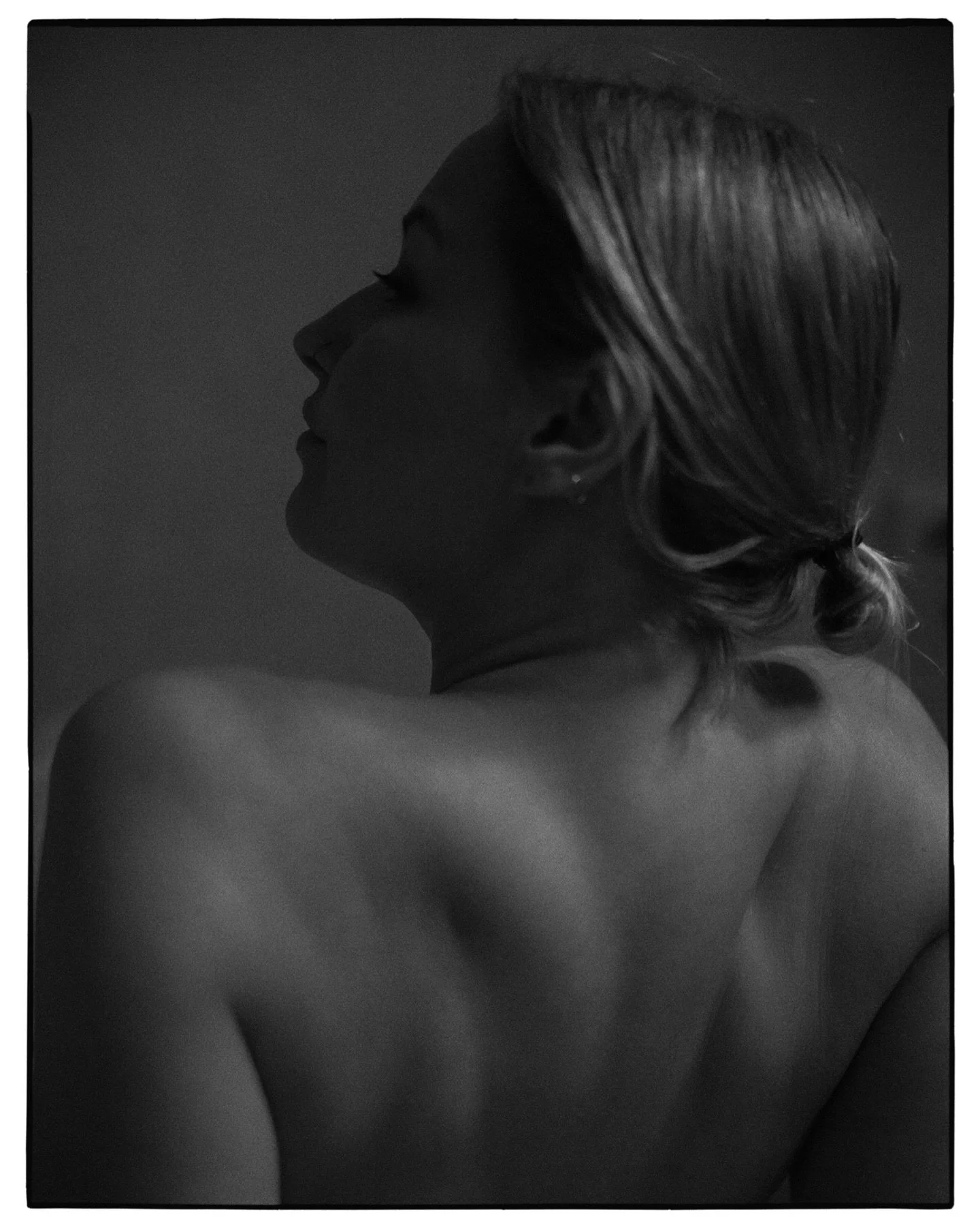 Ik kies voor echtheid! Een yours truly sessie is een rebellie tegen zelftwijfel. Het is jezelf zien als kunst, als kracht, als genoeg.

Laten we samen iets puur, iets krachtig, iets echt jou cre&euml;ren! Ben je er klaar voor? Stuur me een berichtje 