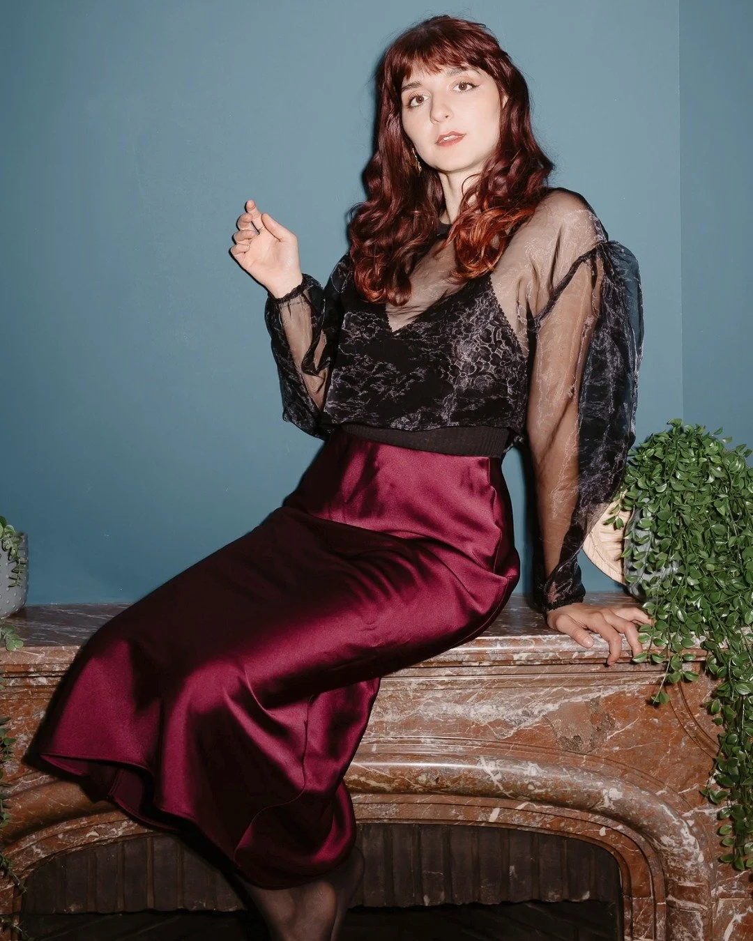 Real. Raw. Radiant.

Zacht &amp; Hard! 
Ik hou van dat contrast.
Hoe iemand kan schakelen tussen rust en kracht, tussen verlegen glimlach en zelfverzekerde blik.
Dat is wat Yours truly voor mij is &mdash; niet de perfecte pose, maar de &eacute;chte e