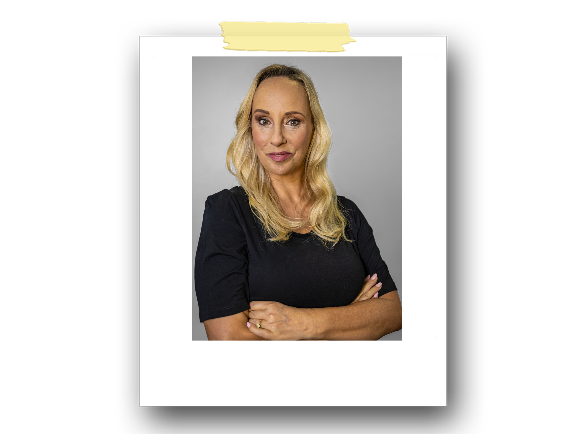 Esther von Waltsleben Website Headshot 3.png