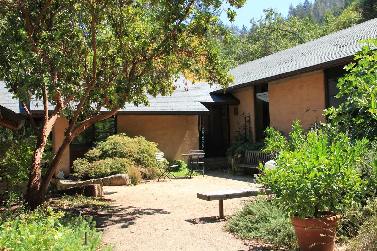 Rammed earth home in Northern California built by Easton's Rammed Earth Works