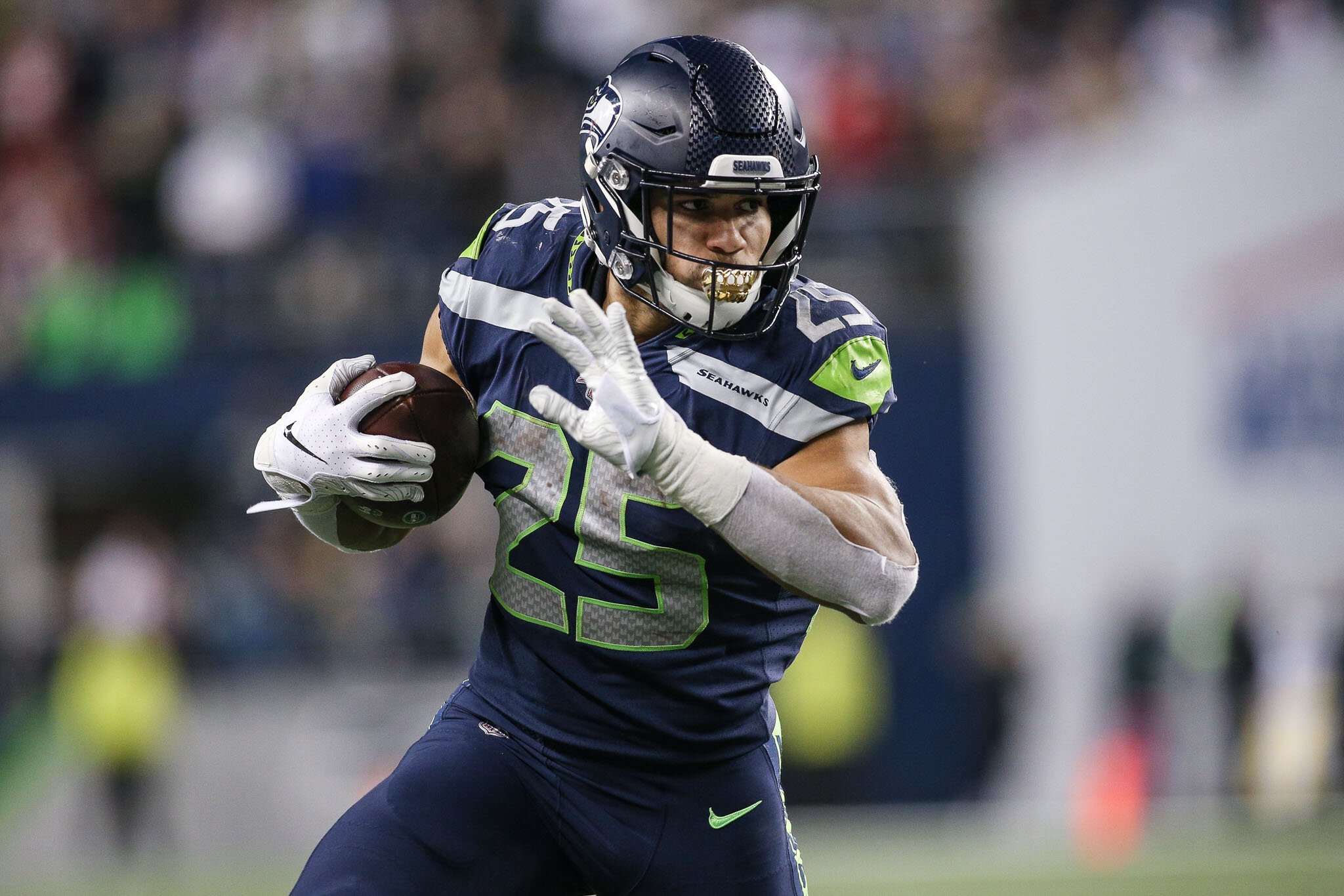  Seattle Seahawks running back Travis Homer (25) runs with the ball during the third quarter of an NFL football game against the San Francisco 49ers, Sunday, December 29, 2019, in Seattle. The 49ers defeat the Seahawks 26-21. (Matt Ferris/Image of Sp