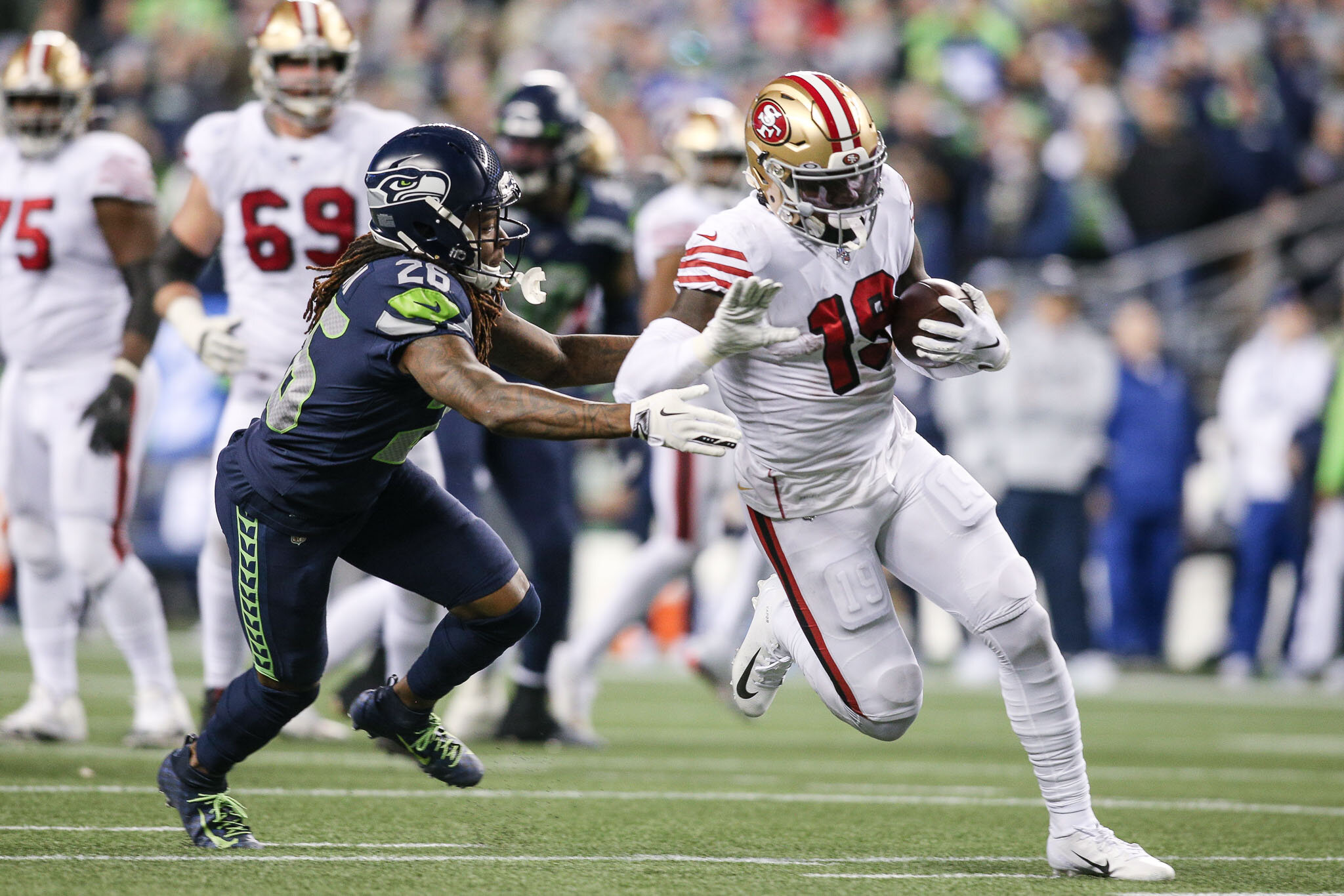 San Francisco 49ers wide receiver Deebo Samuel (19) runs past Seattle Seahawks cornerback Shaquill Griffin (26) during the third quarter of an NFL football game, Sunday, December 29, 2019, in Seattle. The 49ers defeat the Seahawks 26-21. (Matt Ferri