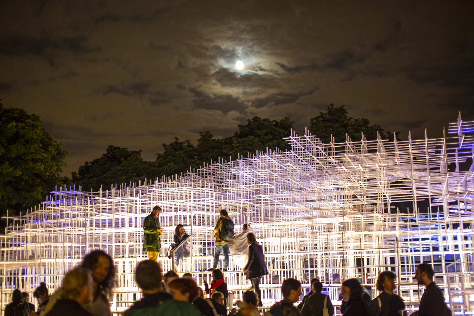 More photos : http://salivastring.tumblr.com/post/103514026331/serpentine-gallery-park-nights-friday-20th http://salivastring.tumblr.com/post/63368805508/serpentine-gallery-park-nights-friday-20th 