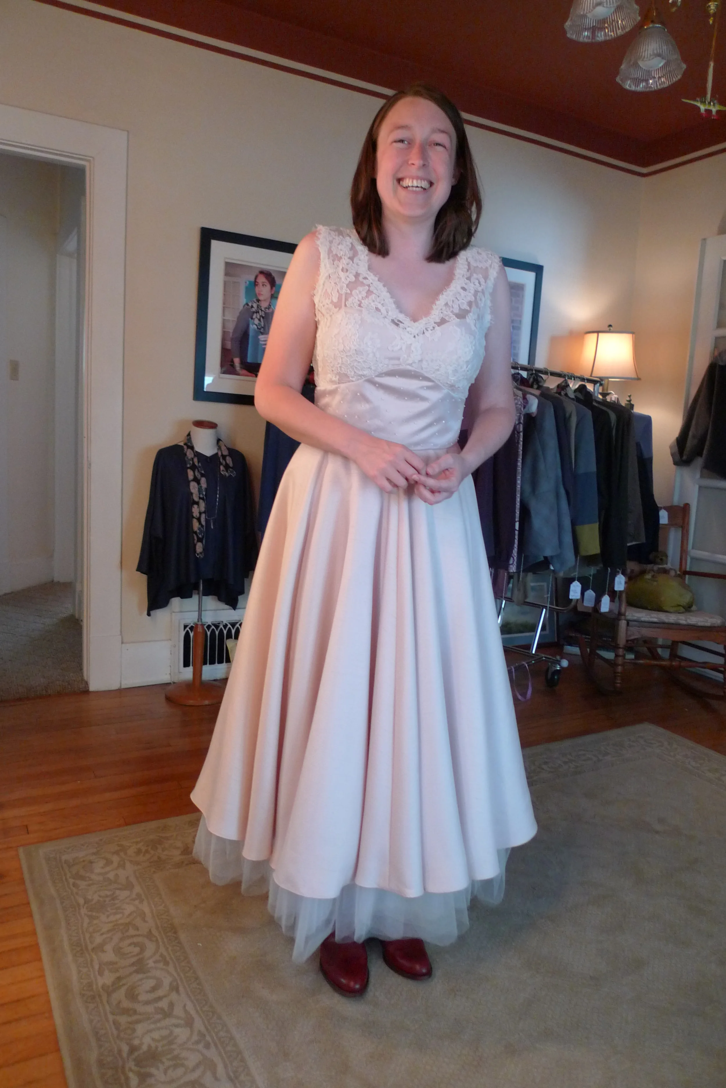  Rum-pink ivory wedding dress . . . 