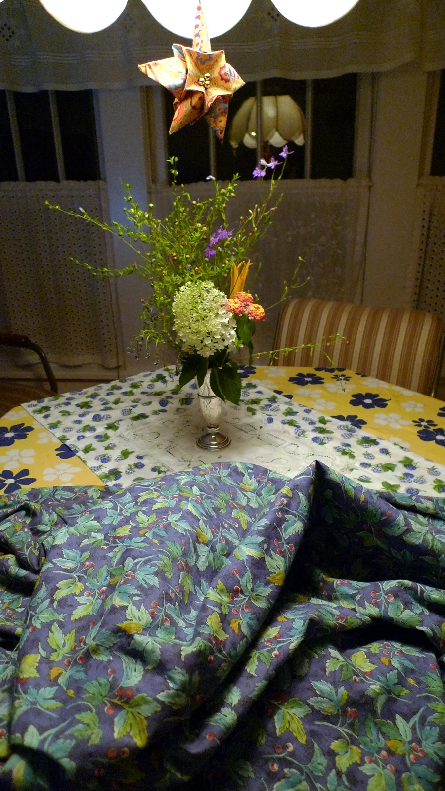  Interchangeable table-and-window treatments to compliment your seasonal garden. 