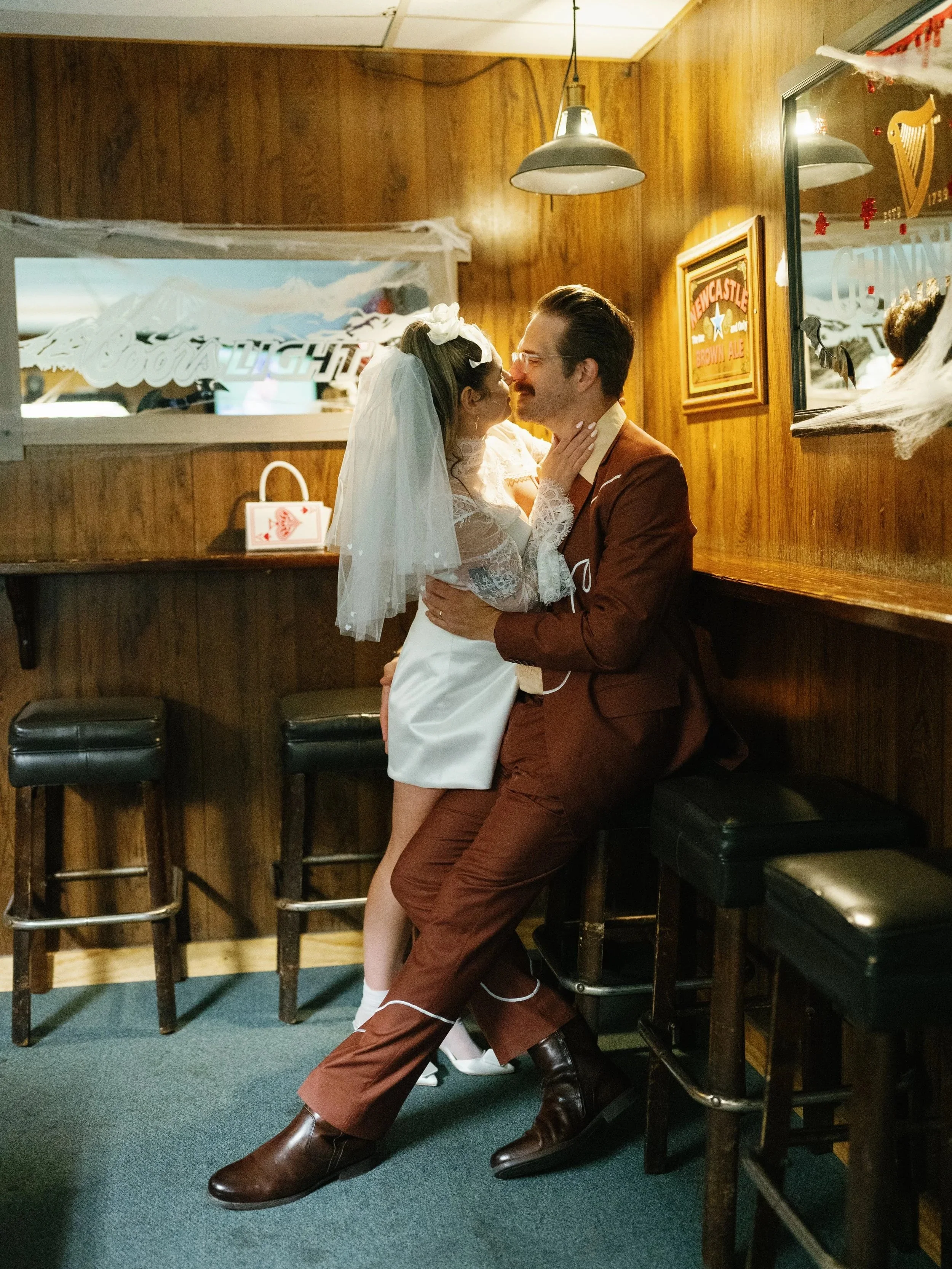 Couple has 70's style wedding in San Diego