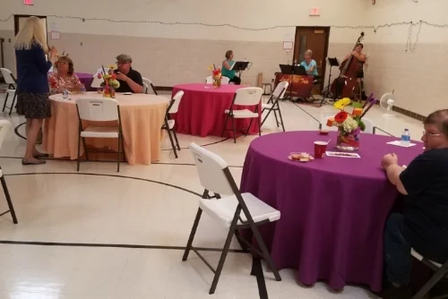 Beautiful table decorations by Danielion Ideals that Bloom.
