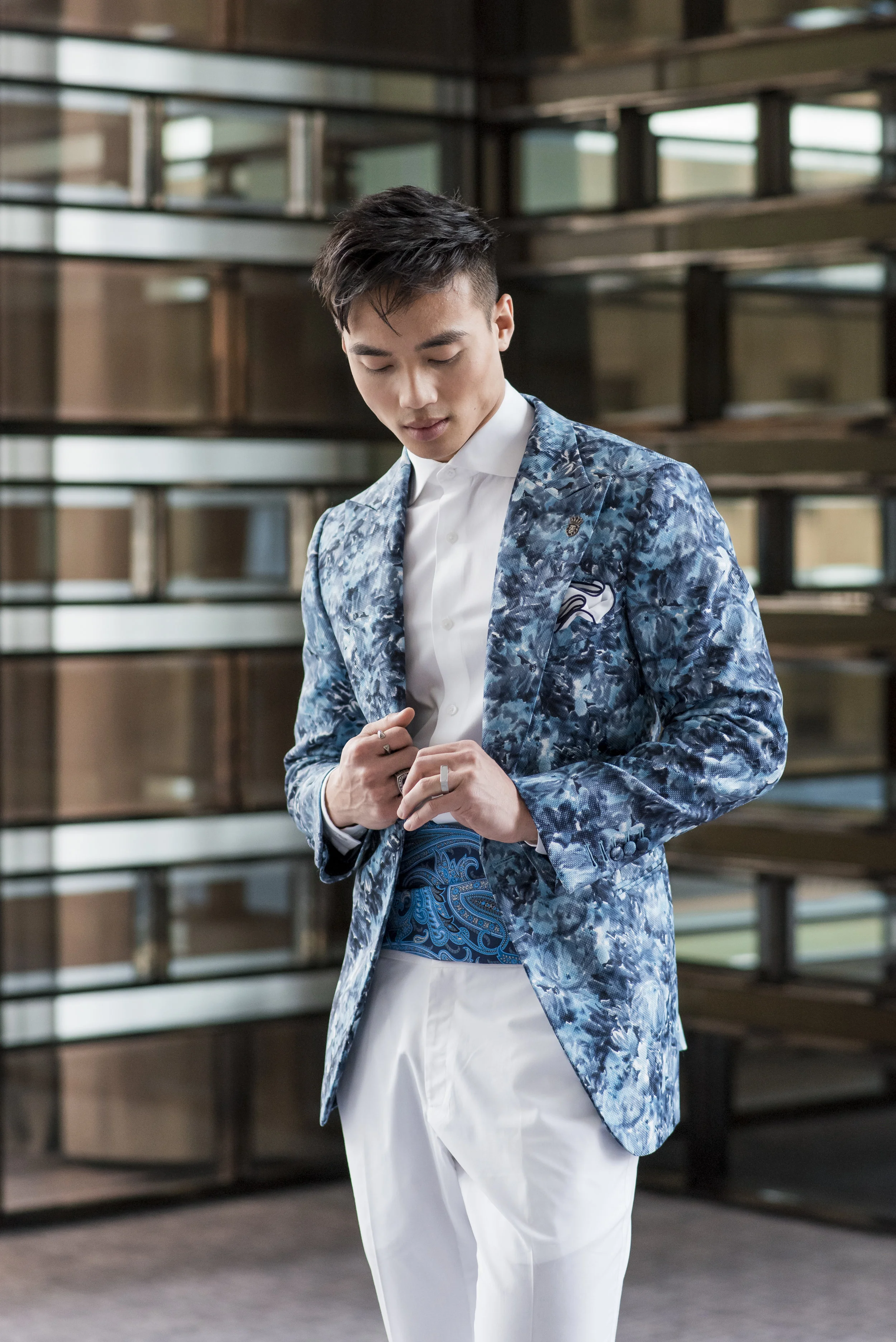 August In Bloom - Groom in blue and white patterned suit - The Suited Groom (The Bridal Affair)