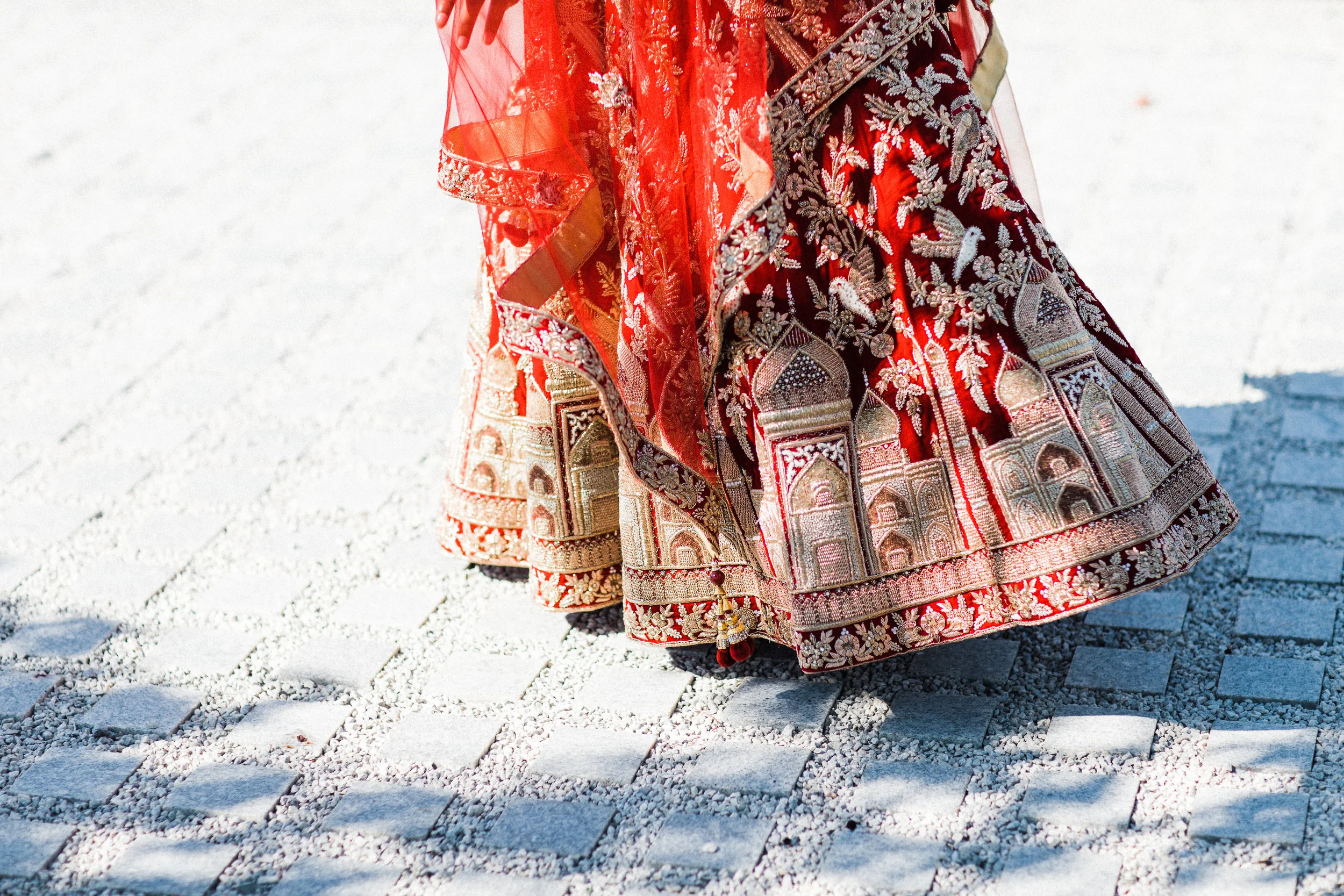 August In Bloom - Bride train - Scarlet Sweetheart (Lavish Dulhan)