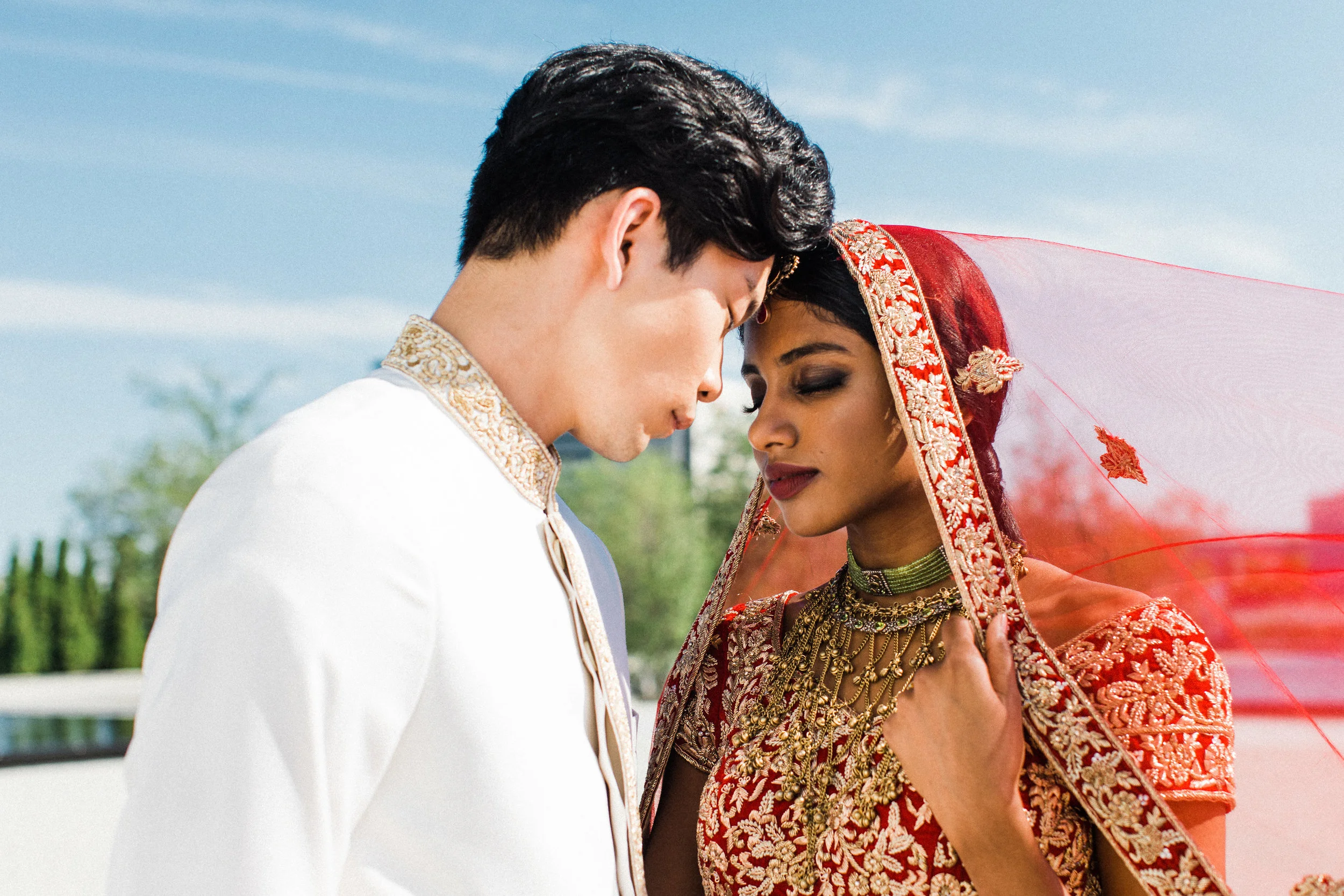August In Bloom - Couple - Scarlet Sweetheart (Lavish Dulhan)