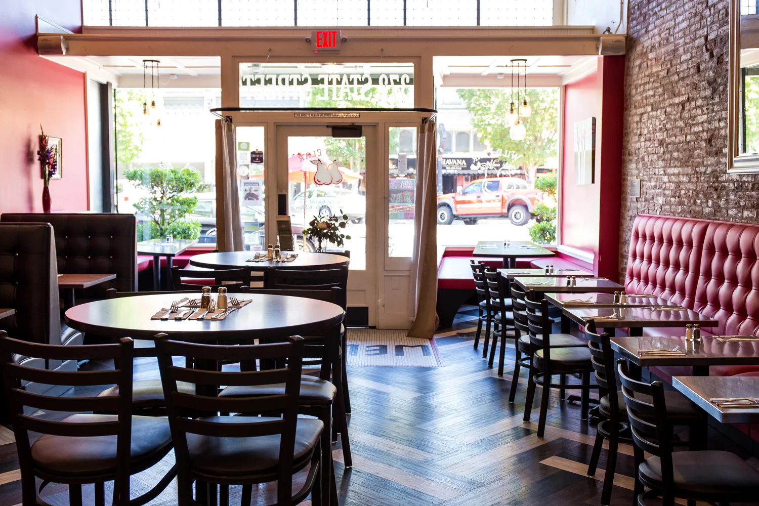 SalemDiningGuide08_creditCarlyDiaz.jpg