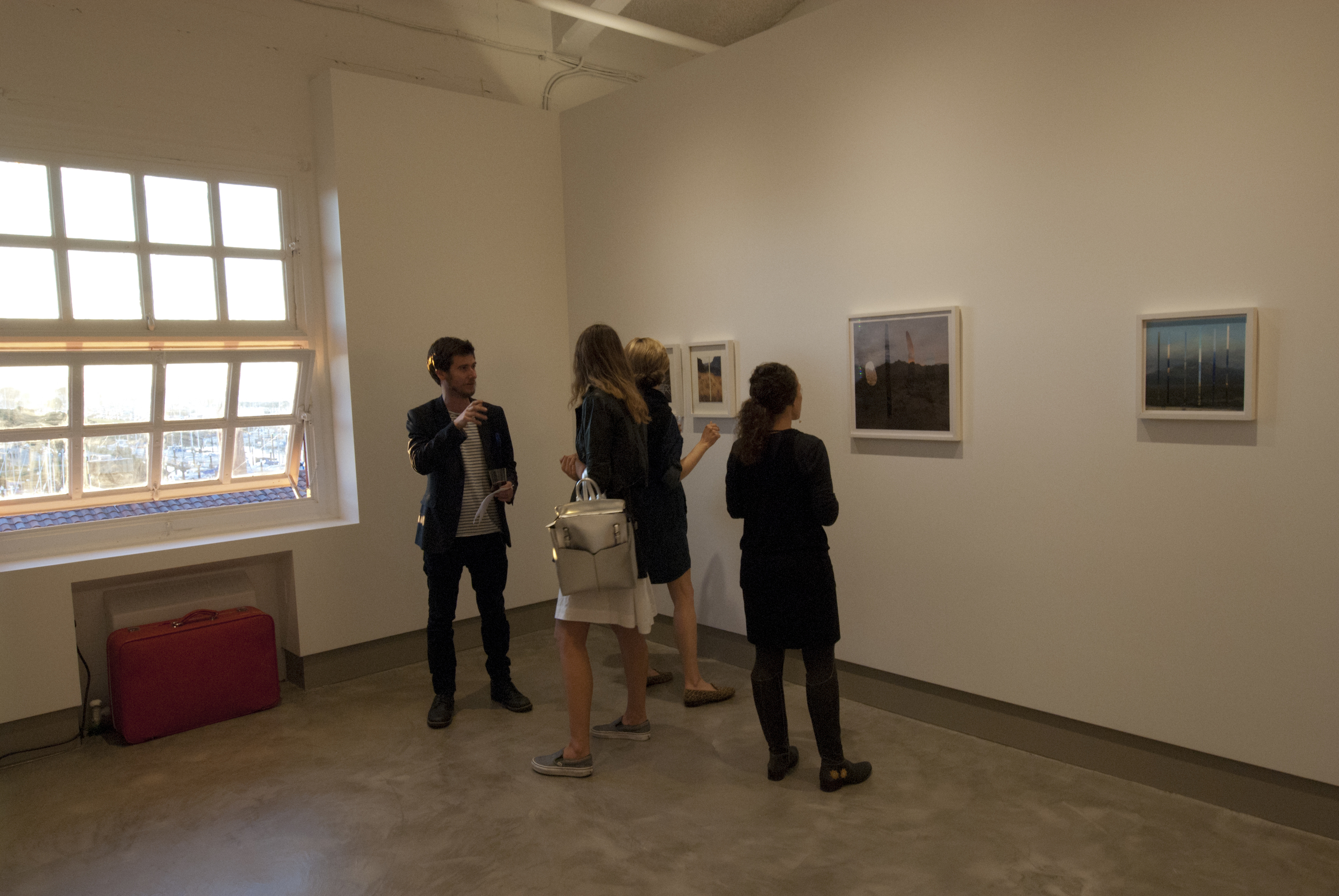 Early arrivals enjoy photography by Jacqueline Norheim