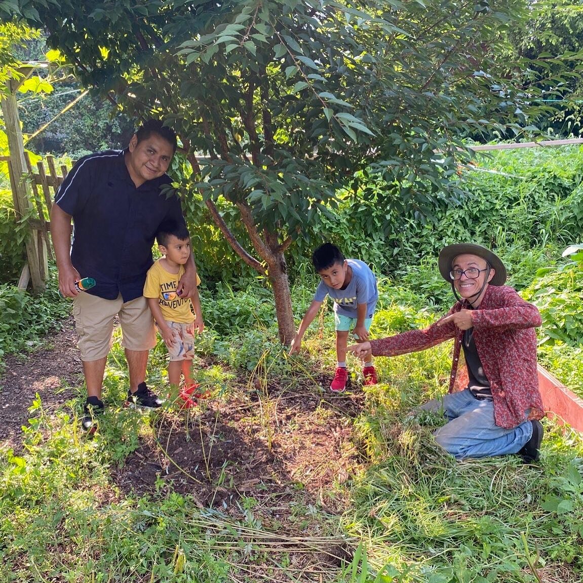 A new willow structure will soon be growing at Brook Park! Last week we planted small scale models to test the strength of different planting shapes. After some deliberation, the kids helped us decide what shape would be best: a star! 🌱⭐️🌿

Check b