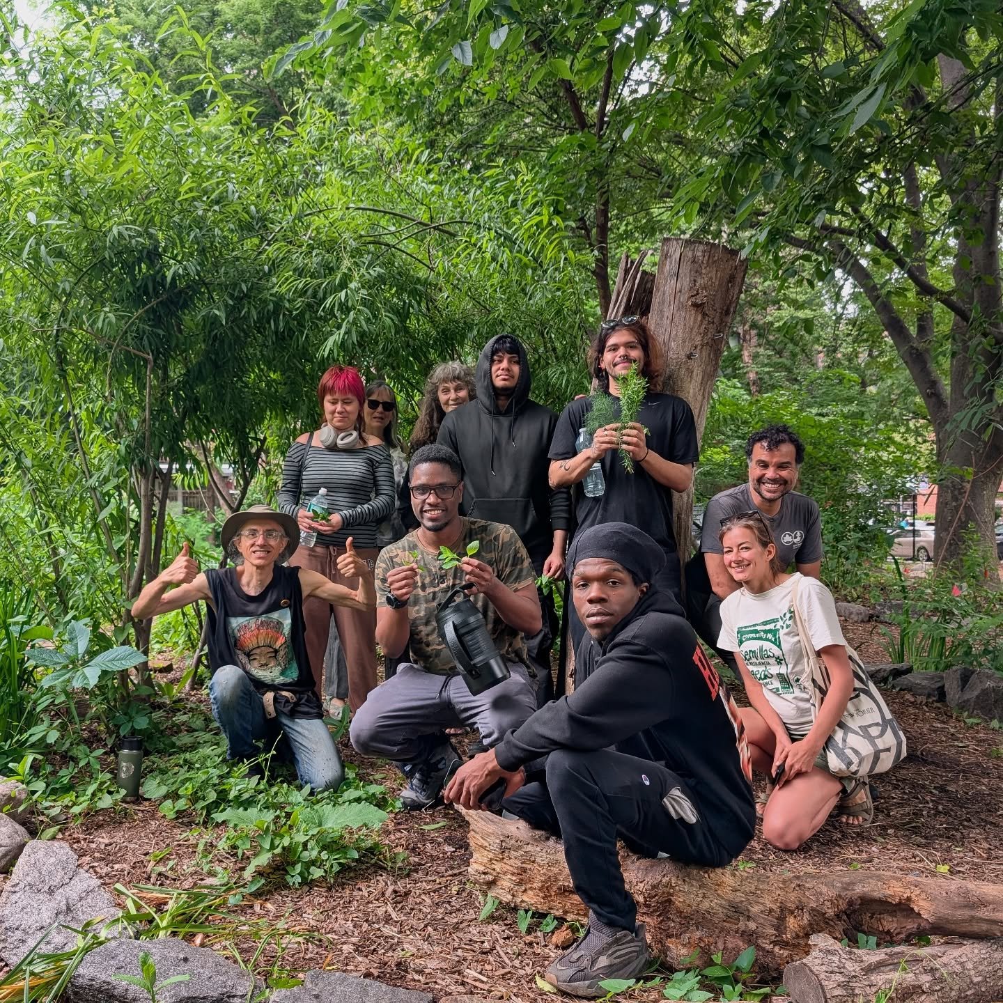 Week One with our Interns and Apprentices! Amazing first week getting to know the group and showing them the magic of our gardens in the Bronx & LES 🌷
🪴🪨
Week 1: June 4-8, 2025
#communitygardens #newyorkcity #nycparks #moregardens
