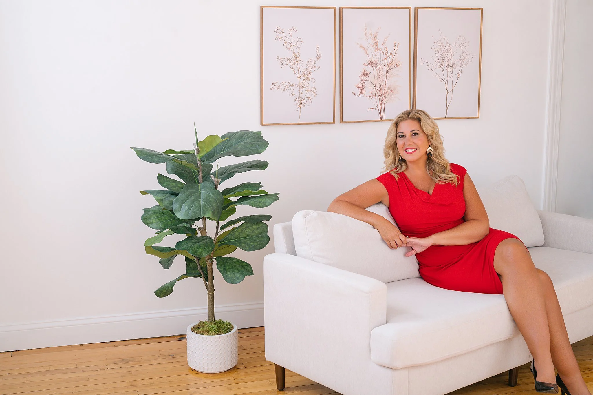 ✨ Meet Tiffany Ordile, Realtor at Lamacchia Realty ✨
📸 OHH What Fun I had for this Personal Branding Session with Tiffany &mdash;and wow, did she bring the energy and I just love her name! ✨

Tiffany is all about making her clients feel comfortable 