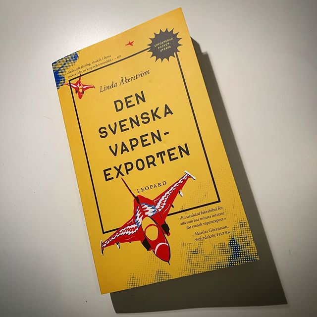 En mycket intressant och viktig bok av Linda &Aring;kerstr&ouml;m utgiven av @svenskafreds 🧐 #fundraising #insamling #fred #vapenexporter #sverige