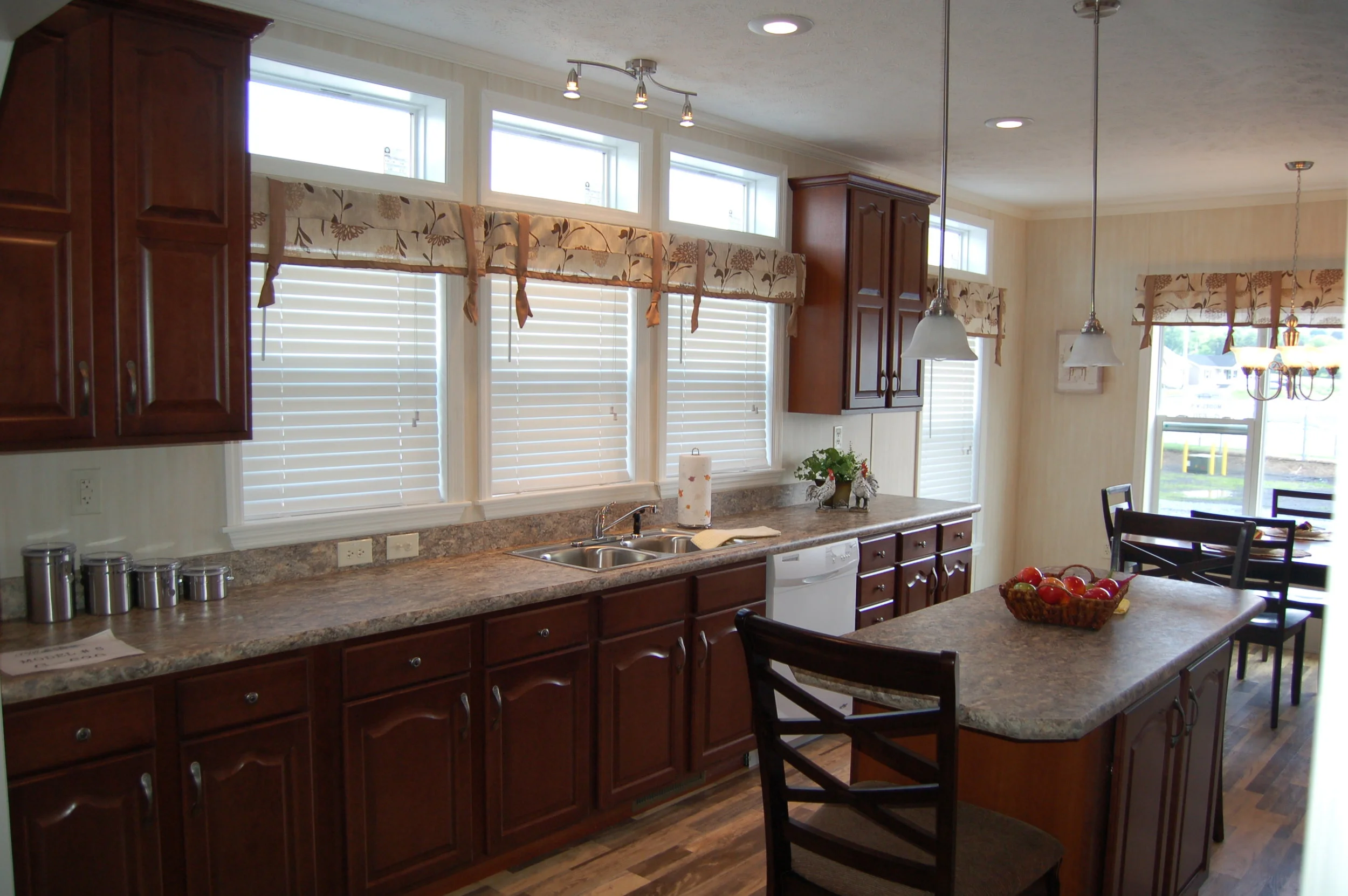 G-620 Kitchen 1.JPG