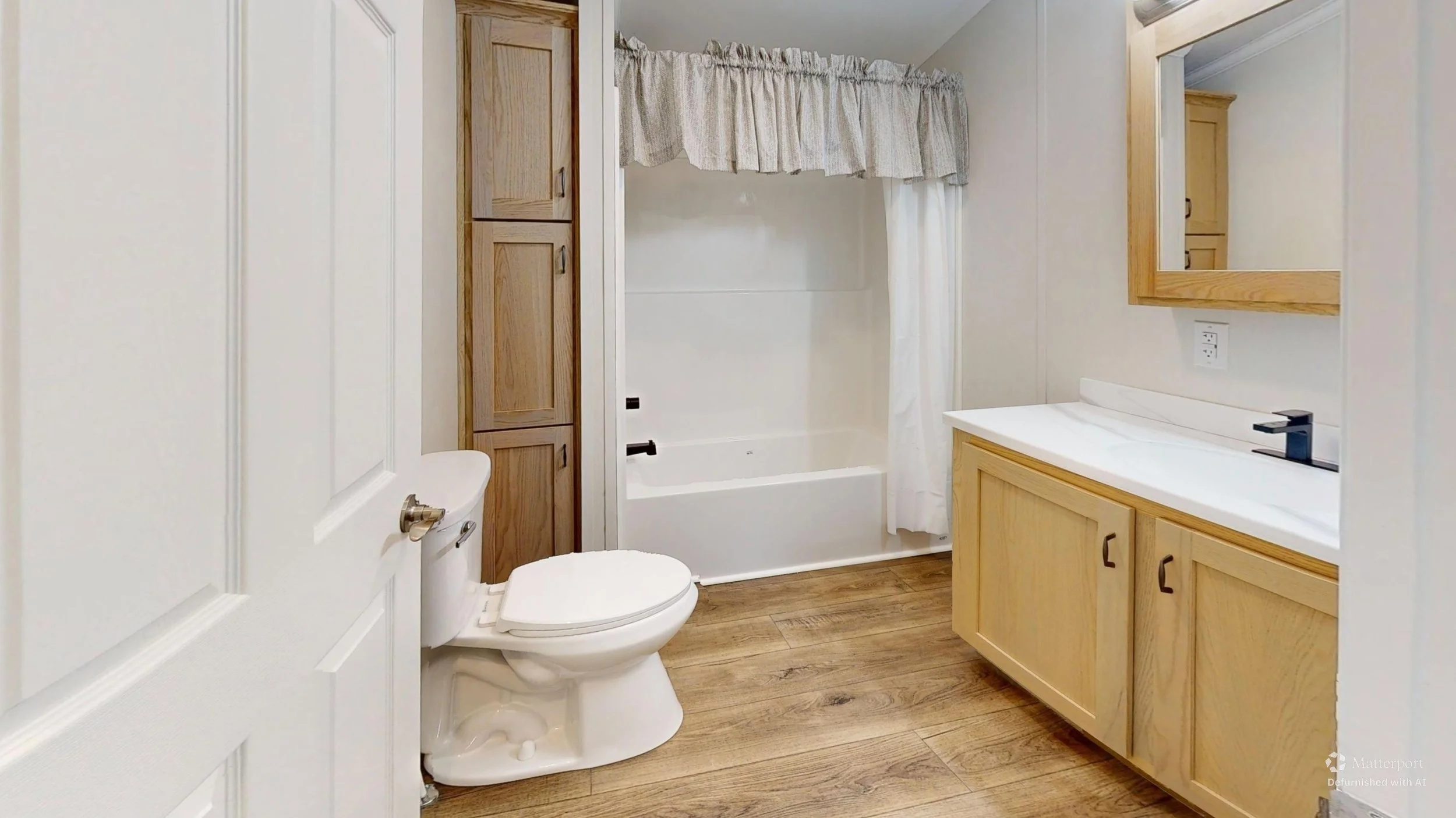 Bathroom-Defurnished (1).jpg