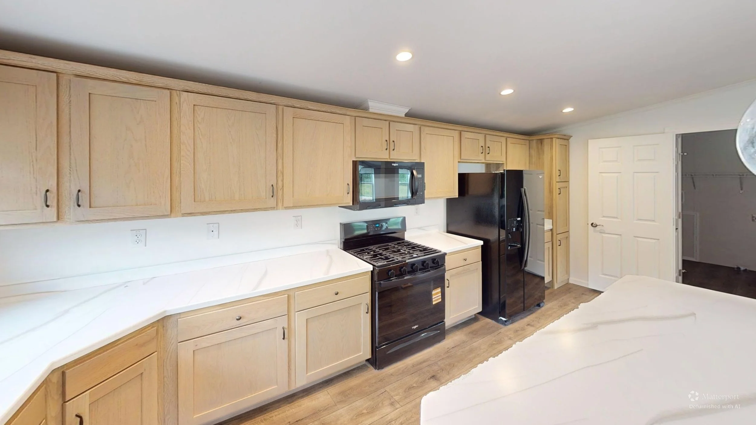 Kitchen-Defurnished (2).jpg