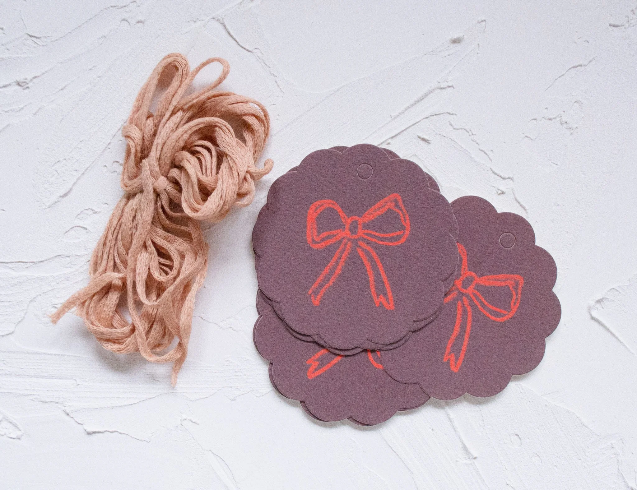 Red Bow Scalloped Gift Tags, Set of 8 with Ribbon
