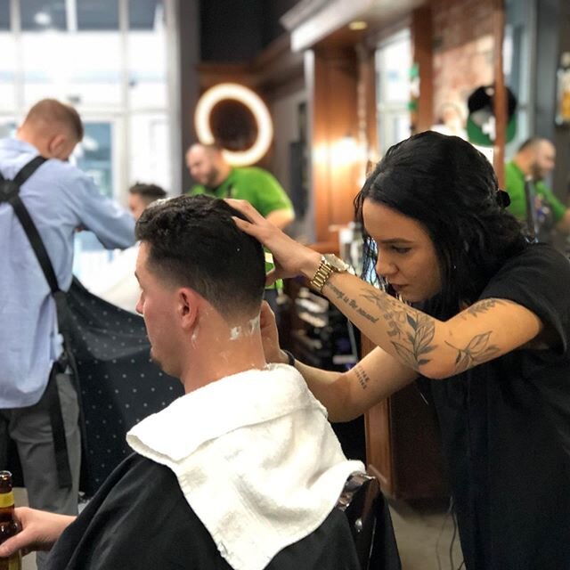 ☀️Happy sunny Tuesday everyone! We have openings at the Pearl shop and few openings left at North Williams💈Book ahead and come join us for drink and a cut! Barber pictured here is our newest team member @refined_by_b (Becca). Book online at Thronepd
