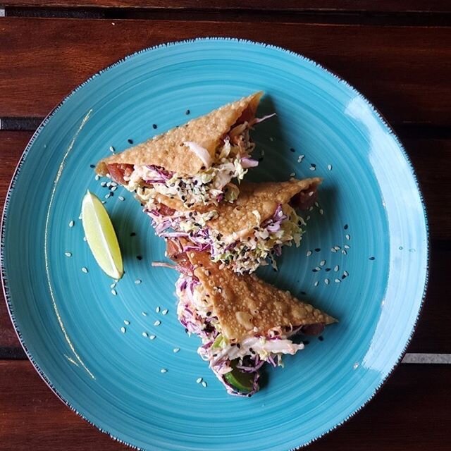 It&rsquo;s time to get happy #Louisville!  Stop in for #HappyHour from 4:30-7pm for great prices on 🥃 🍷 🍺 and appetizers, including Chef Jereme&rsquo;s Tuna Poke Tacos! #nomnom #bourbonsbistro #foodporn #foodies #tacos